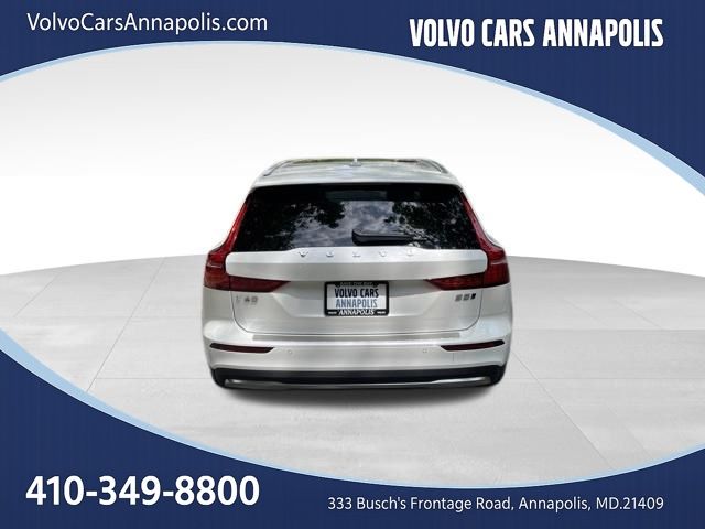 2025 Volvo V60 Cross Country 6