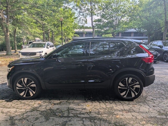 2023 Volvo XC40 AWD Plus photo 3