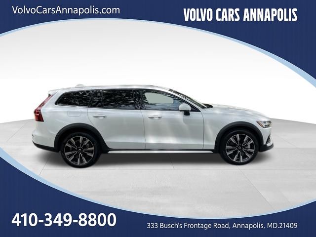 2025 Volvo V60 Cross Country 8