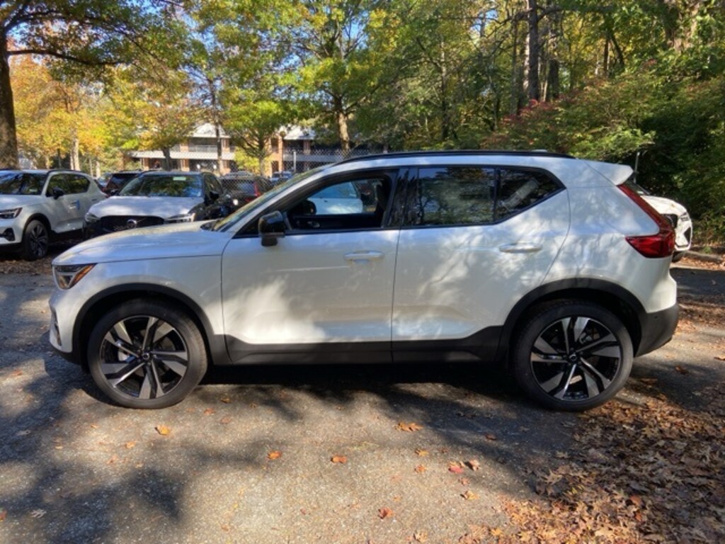 New 2026 Volvo XC40 B5 Ultra SUV