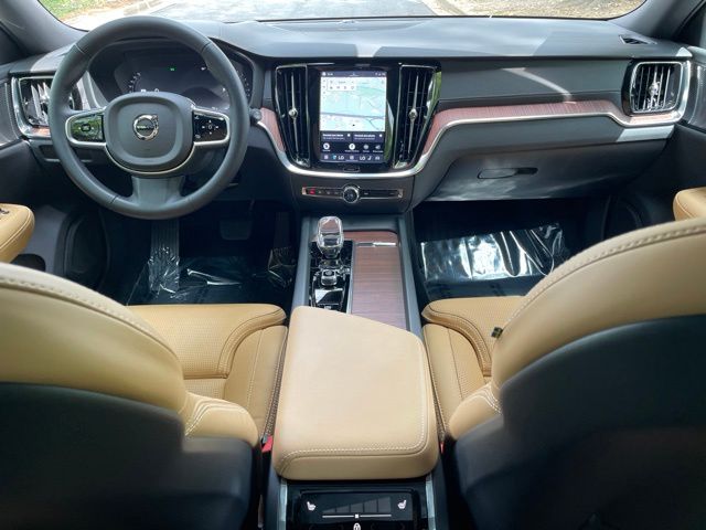 2025 Volvo V60 Cross Country 21