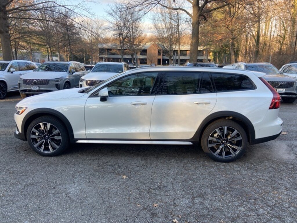 New 2026 Volvo V60 Cross Country B5 Ultra Wagon