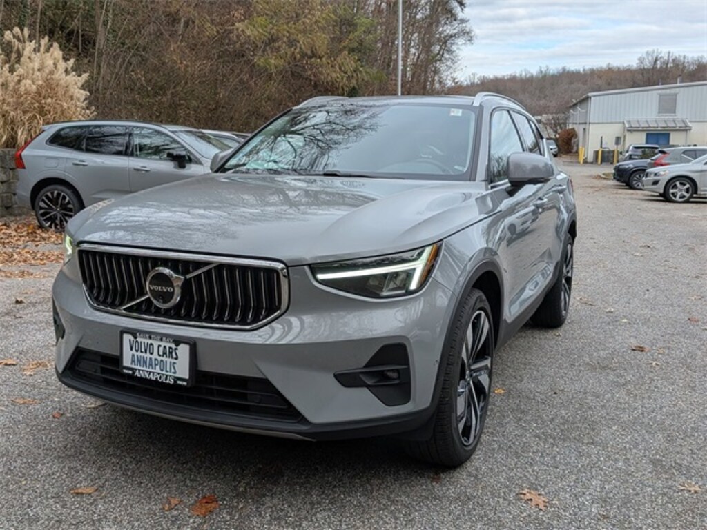 Certified 2024 Volvo XC40 B5 Plus Bright SUV