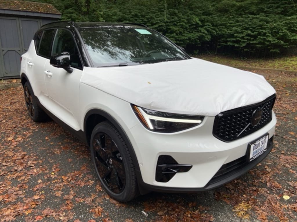 New 2026 Volvo XC40 B5 Ultra Black Edition SUV
