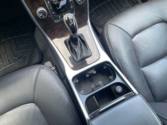 2016 Volvo XC70 21