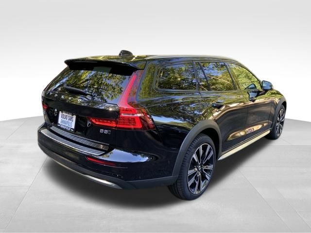 2026 Volvo V60 Cross Country Ultra - Photo 8