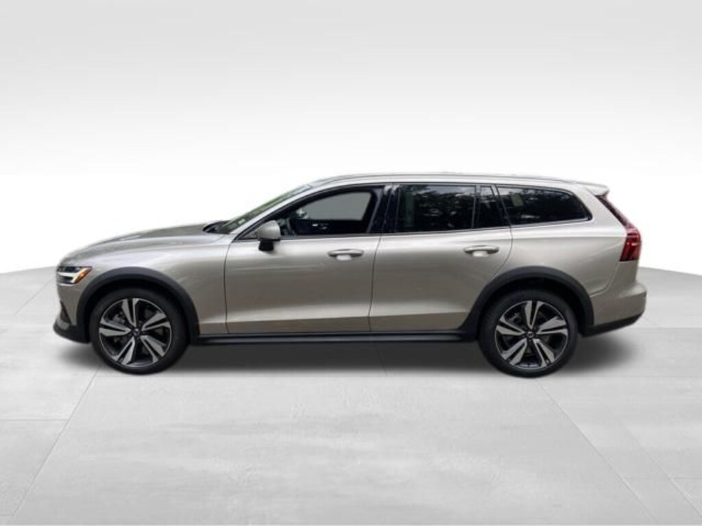 New 2026 Volvo V60 Cross Country B5 Plus Wagon