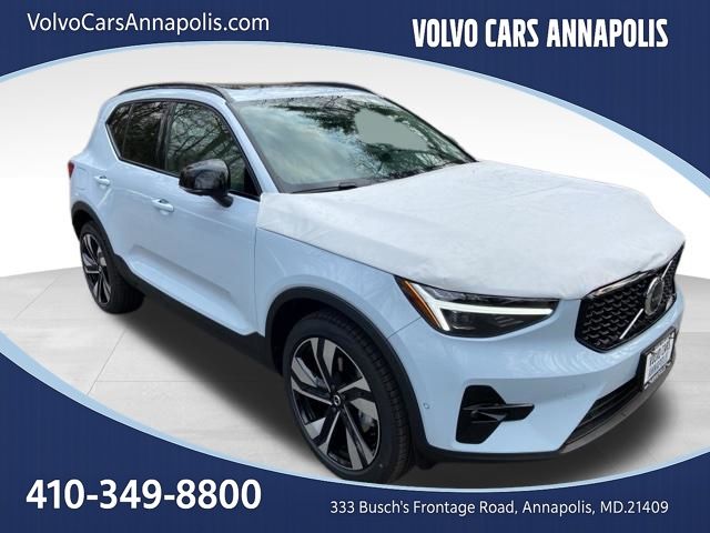 2026 Volvo XC40 B5 Ultra Dark AWD's photo