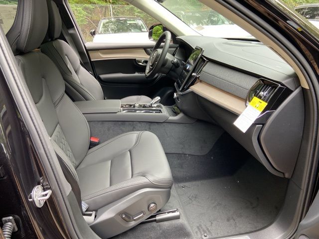 2026 Volvo XC90 Plus - Photo 17