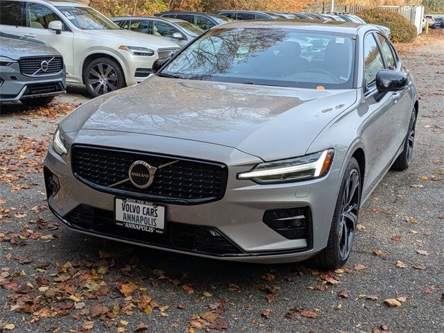 2023 Volvo S60 B5 AWD Plus photo 3
