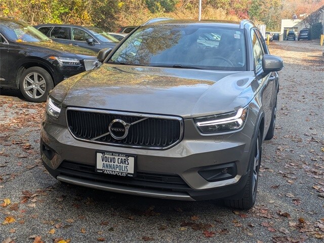 2022 Volvo XC40 T5 AWD Momentum photo 3