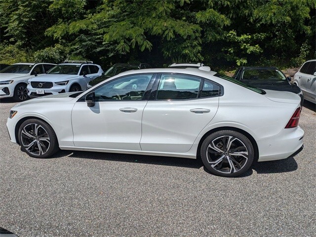 2024 Volvo S60 B5 Plus photo 4