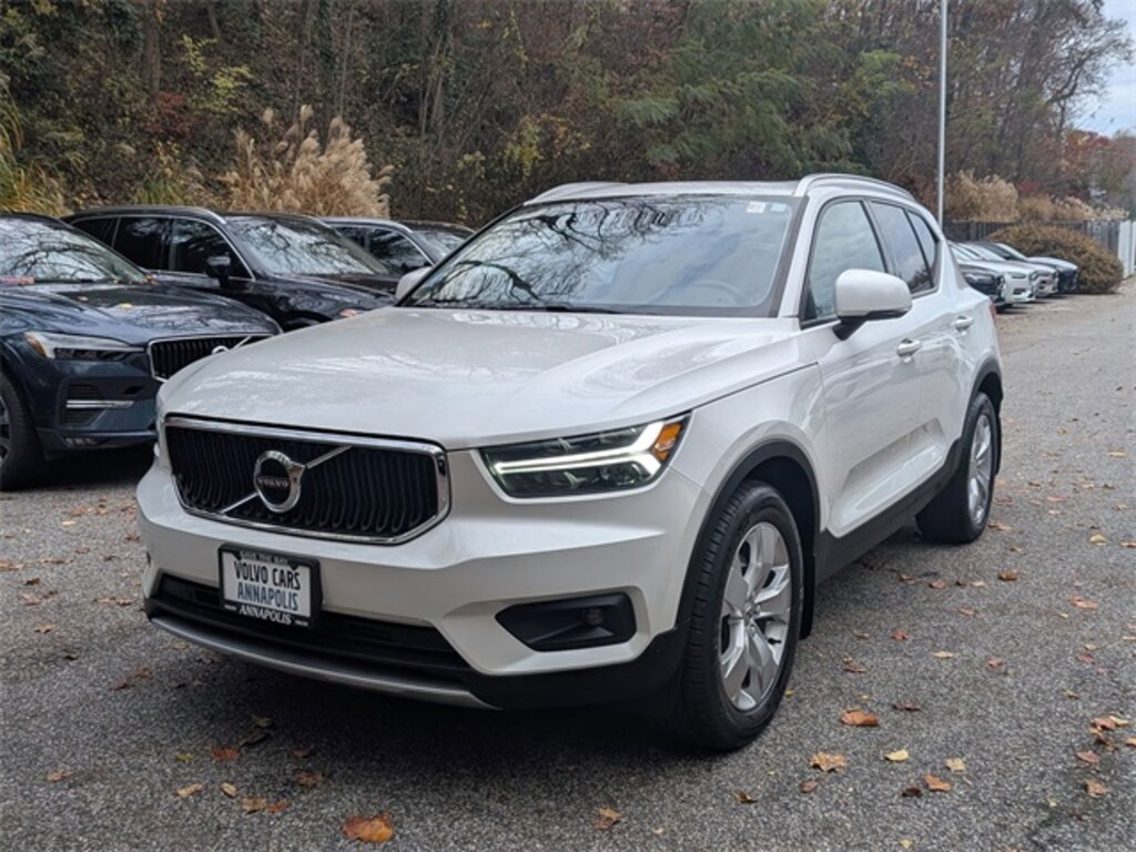 Certified 2021 Volvo XC40 T5 Momentum SUV