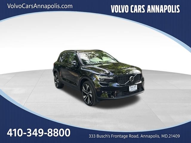 2025 Volvo XC40