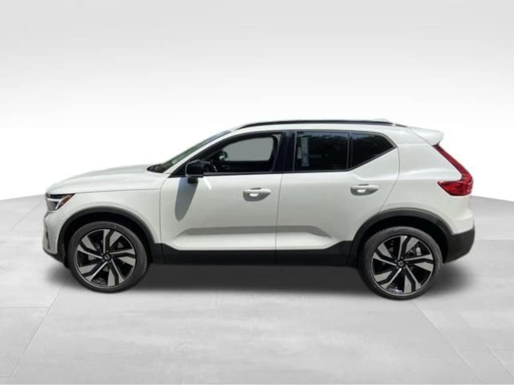 New 2026 Volvo XC40 B5 Plus SUV