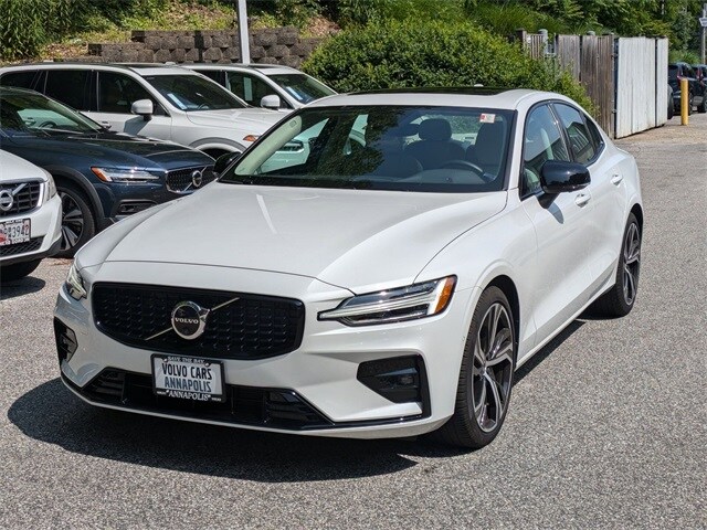 2024 Volvo S60 B5 Plus photo 3