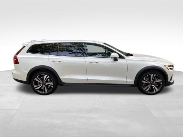 2026 Volvo V60 Cross Country Plus - Photo 8