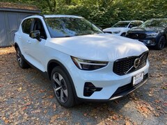 2026 Volvo XC40 B5 Plus SUV