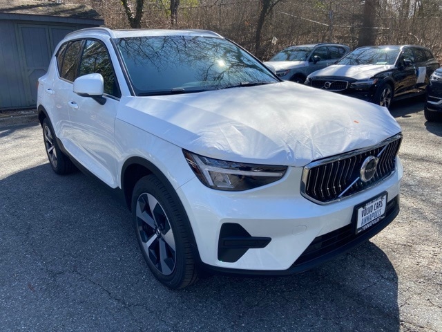 2025 Volvo XC40 B5 Core Bright Theme SUV