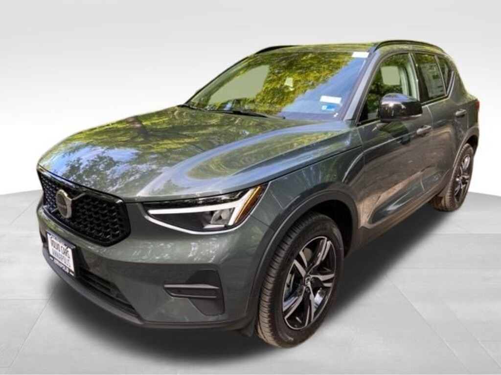 New 2026 Volvo XC40 B5 Core SUV