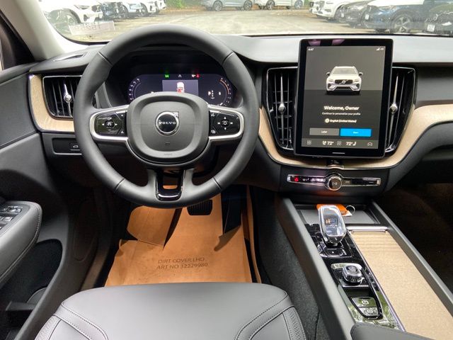 2026 Volvo XC60 Plus - Photo 13