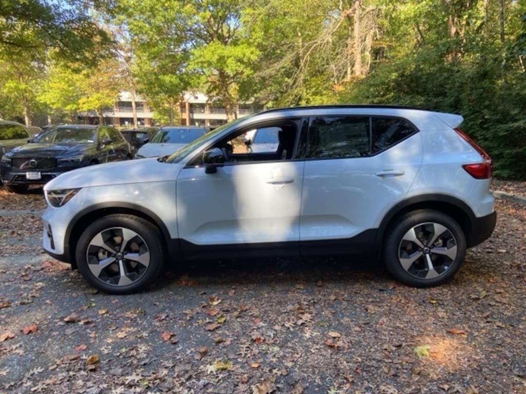 New 2026 Volvo XC40 B5 Plus SUV