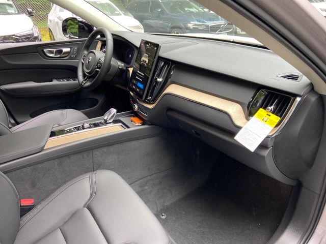 2026 Volvo XC60 Plus - Photo 17