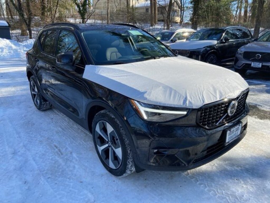 New 2026 Volvo XC40 B5 Plus SUV