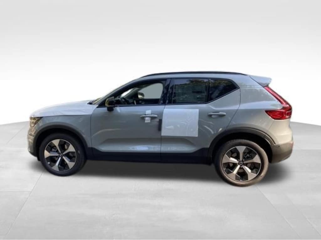 New 2026 Volvo XC40 B5 Plus SUV