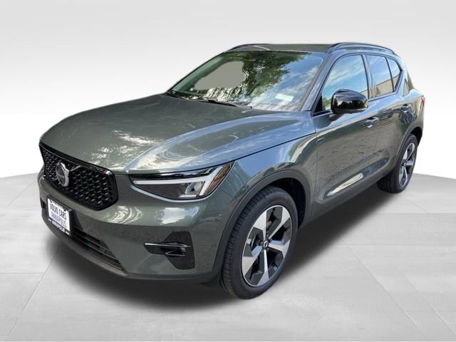 New 2026 Volvo XC40 B5 Plus SUV
