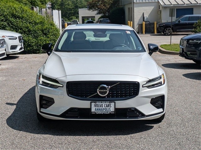 2024 Volvo S60 B5 Plus photo 2
