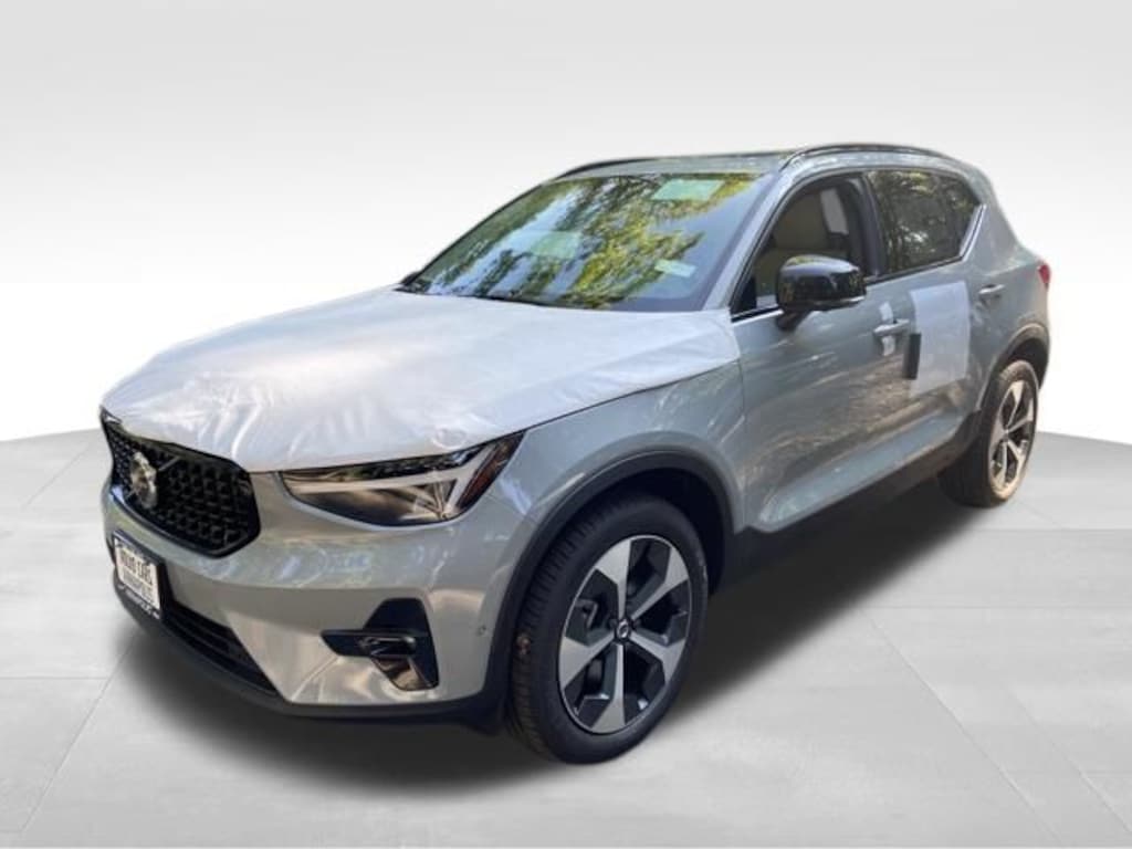 New 2026 Volvo XC40 B5 Plus SUV