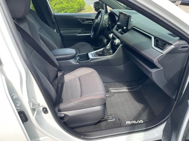 2022 Toyota RAV4 SE - Photo 12