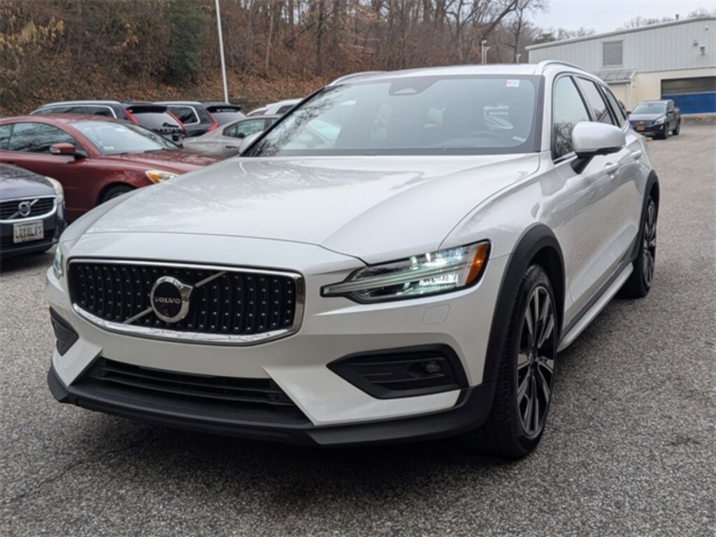 Certified 2025 Volvo V60 Cross Country B5 Ultra Wagon