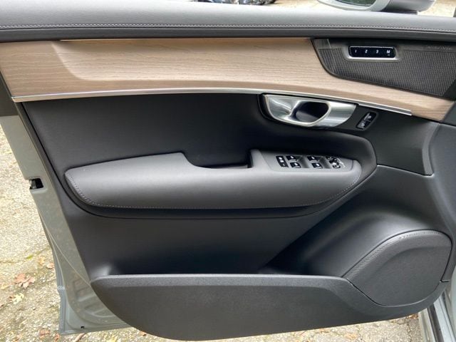 2026 Volvo XC90 Plus - Photo 12