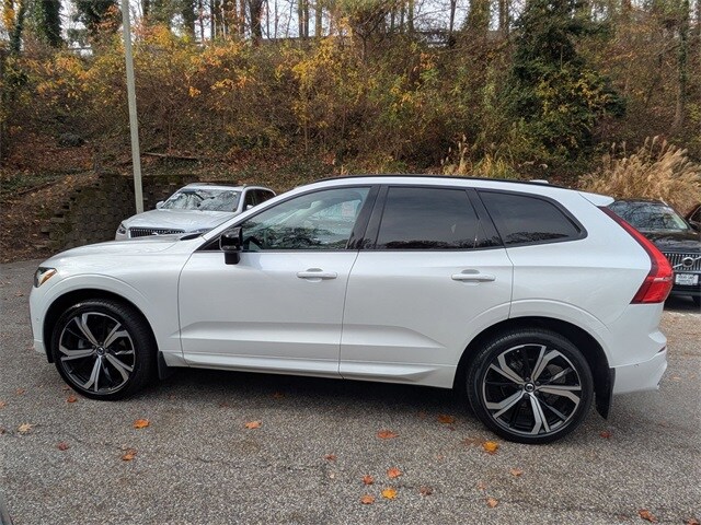 2023 Volvo XC60 B5 Ultimate photo 2