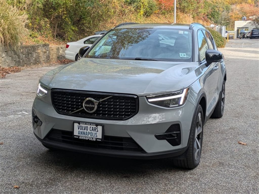 Certified 2024 Volvo XC40 B5 Plus Dark SUV