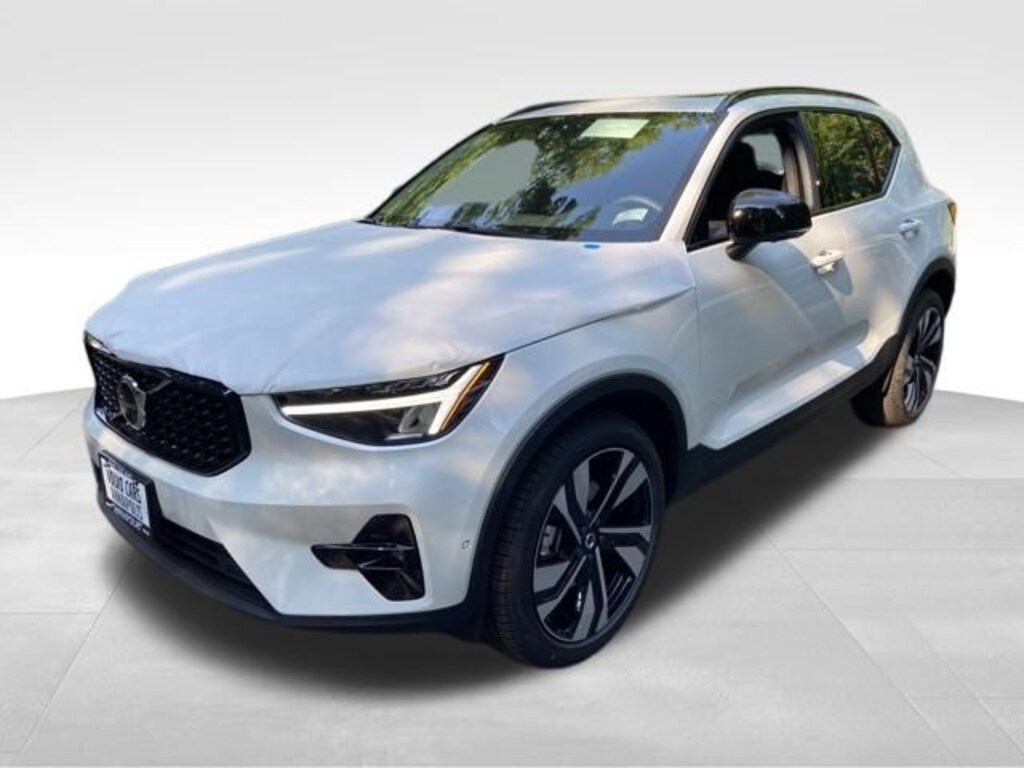 New 2026 Volvo XC40 B5 Plus SUV