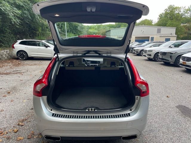 2016 Volvo V60 14
