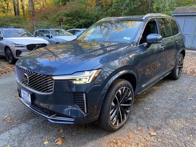 2026 Volvo XC90 T8 Plus photo 3