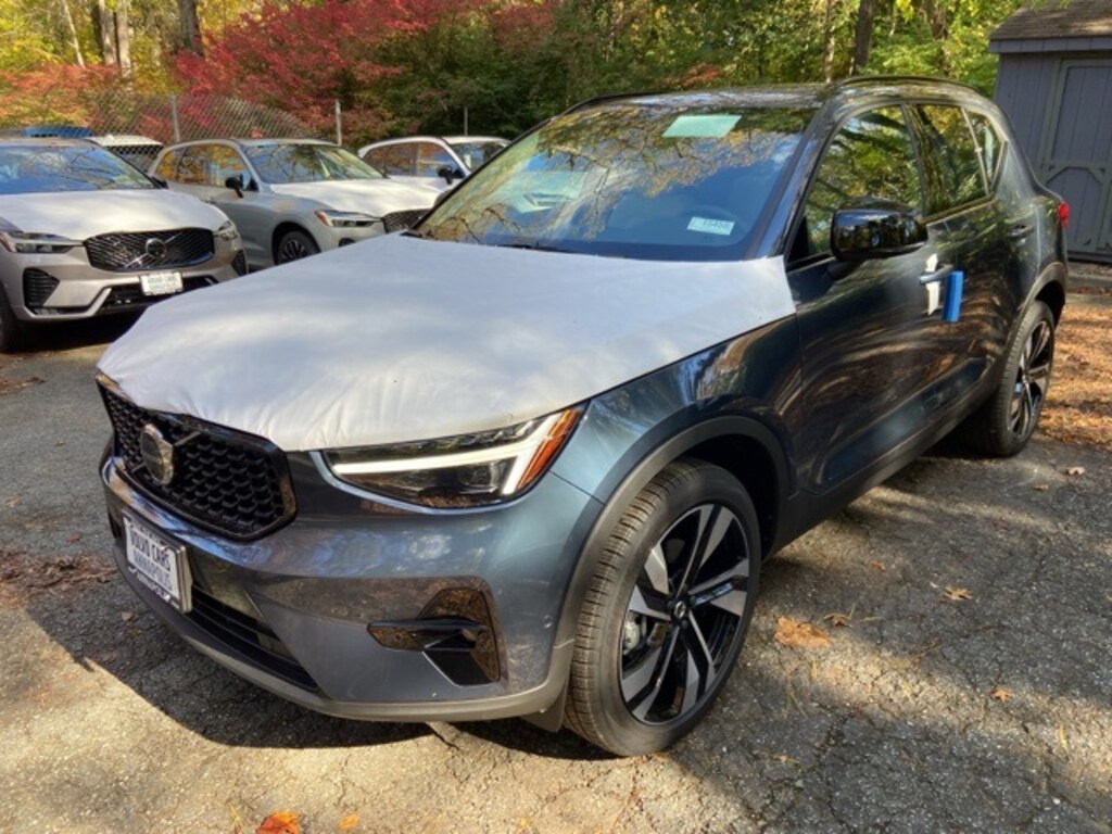 New 2026 Volvo XC40 B5 Ultra SUV