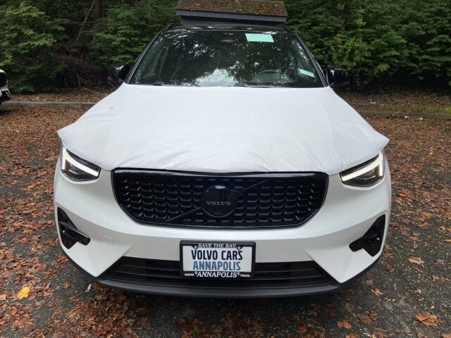 2026 Volvo XC40 photo 2