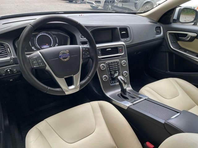 2016 Volvo V60 15