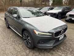 2026 Volvo V60 Cross Country B5 Ultra Wagon