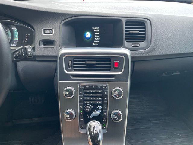 2016 Volvo V60 18