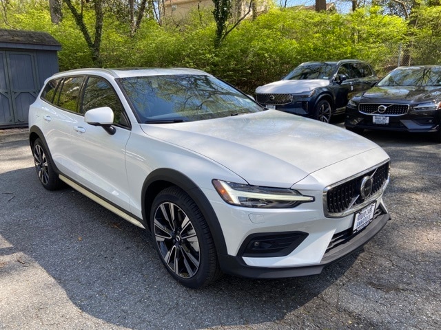 2025 Volvo V60 Cross Country B5 Ultra AWD Wagon