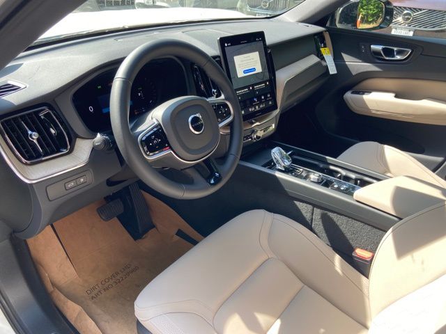 2026 Volvo XC60 Plus - Photo 9