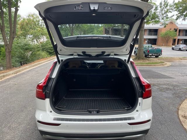 2025 Volvo V60 Cross Country 15