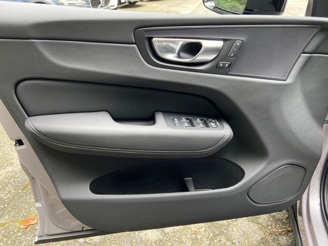 2026 Volvo XC60 Plus - Photo 12