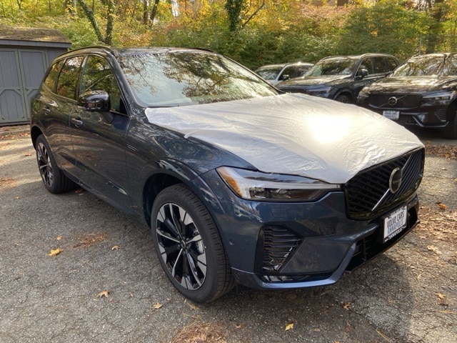 2026 Volvo XC60 Plus's photo